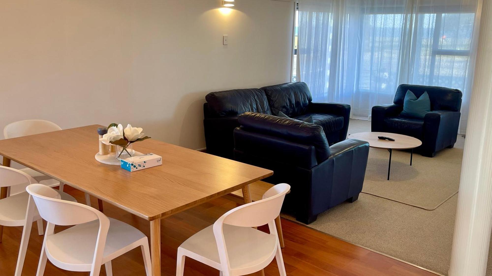 โรงแรม เดอะ นอติลุส เนเปียร์ ภายนอก รูปภาพ A typical apartment at the Village