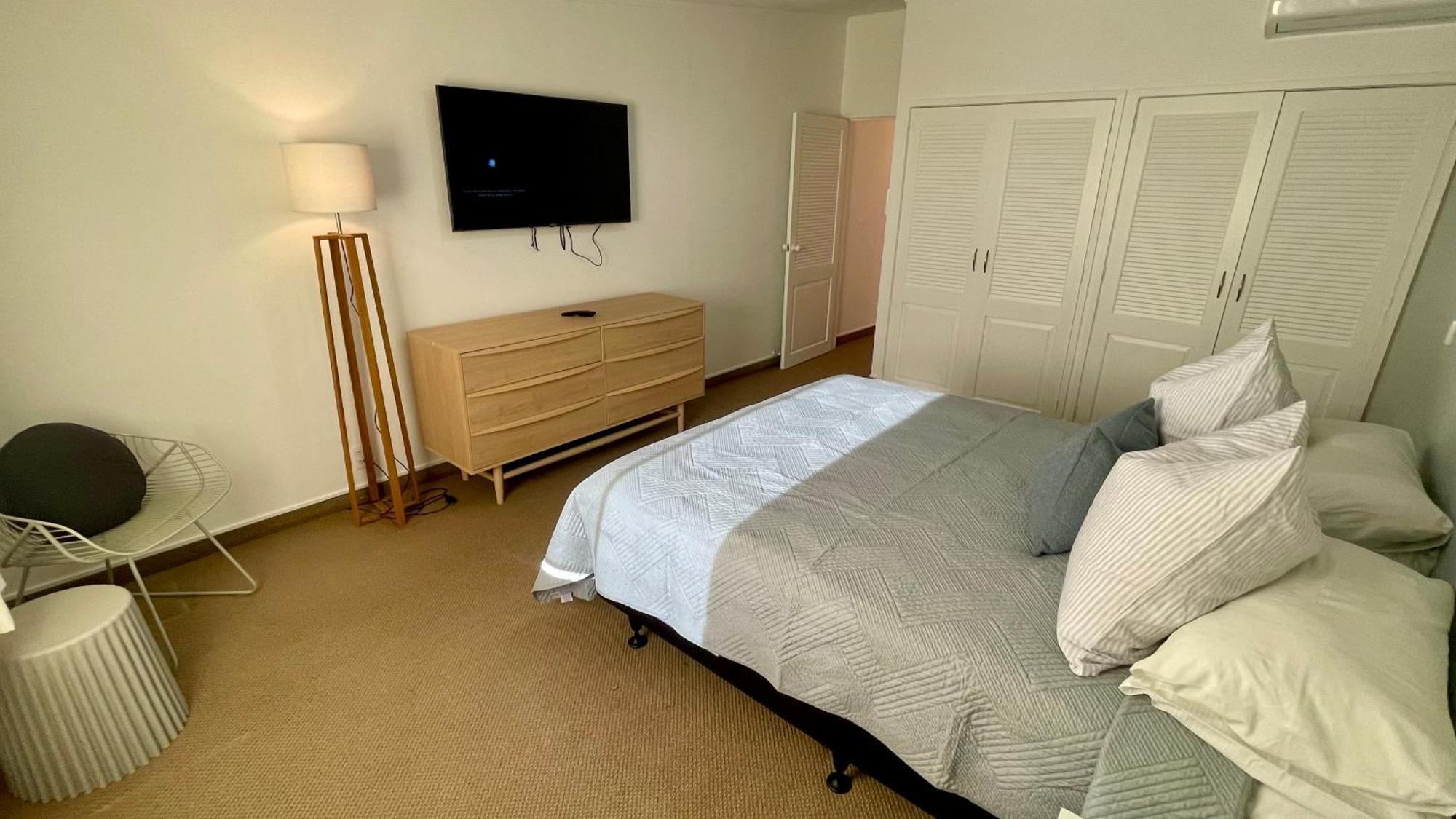 โรงแรม เดอะ นอติลุส เนเปียร์ ภายนอก รูปภาพ A bedroom at the hotel