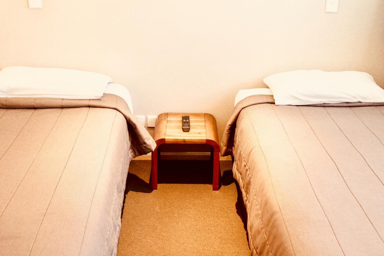 โรงแรม เดอะ นอติลุส เนเปียร์ ภายนอก รูปภาพ A room at the hotel