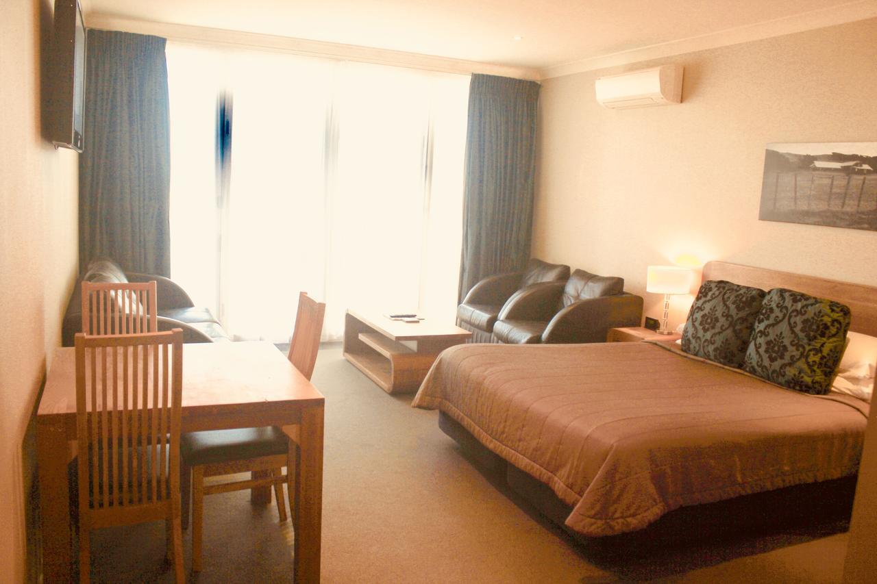 โรงแรม เดอะ นอติลุส เนเปียร์ ภายนอก รูปภาพ A typical studio apartment