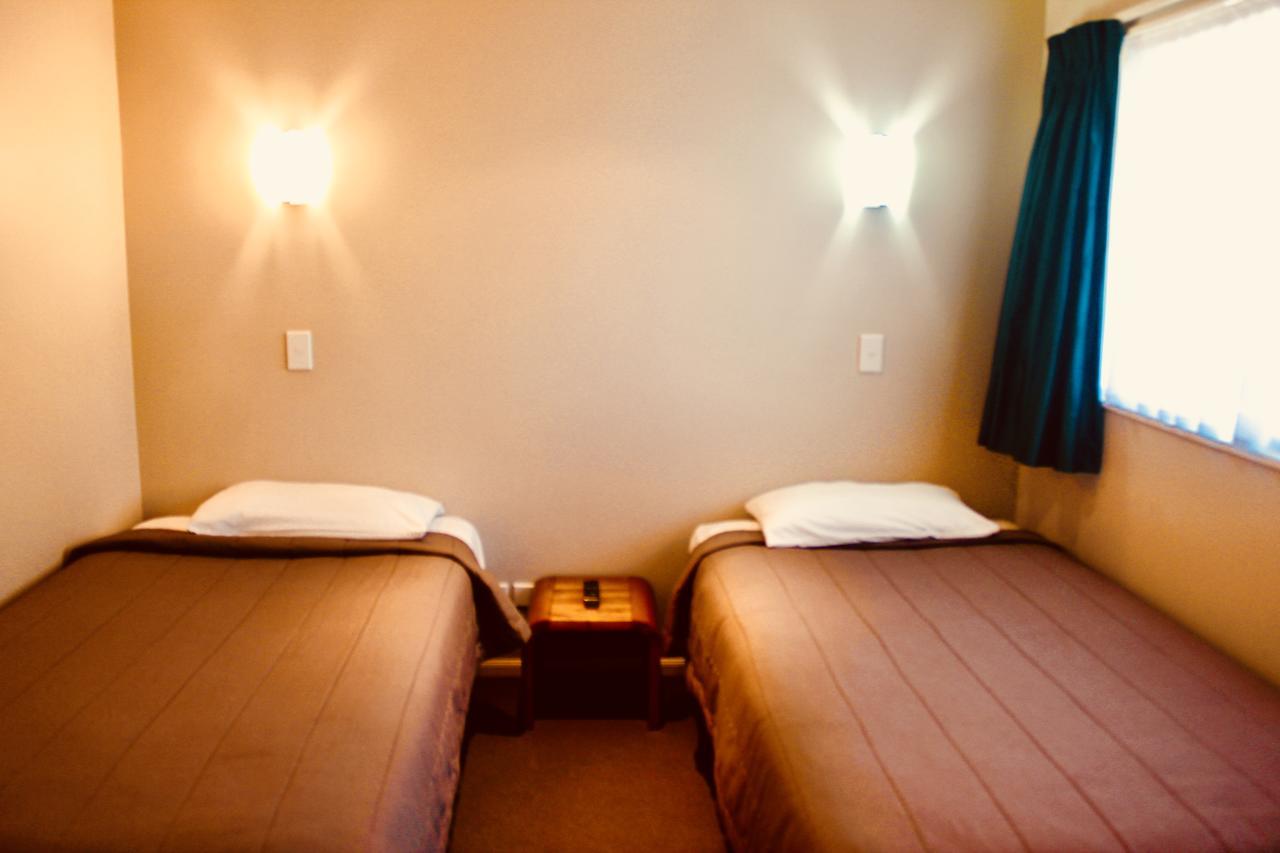 โรงแรม เดอะ นอติลุส เนเปียร์ ภายนอก รูปภาพ A room at the hotel