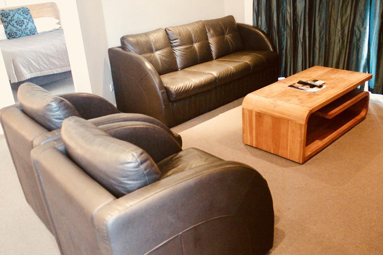 โรงแรม เดอะ นอติลุส เนเปียร์ ภายนอก รูปภาพ A suite at the hotel