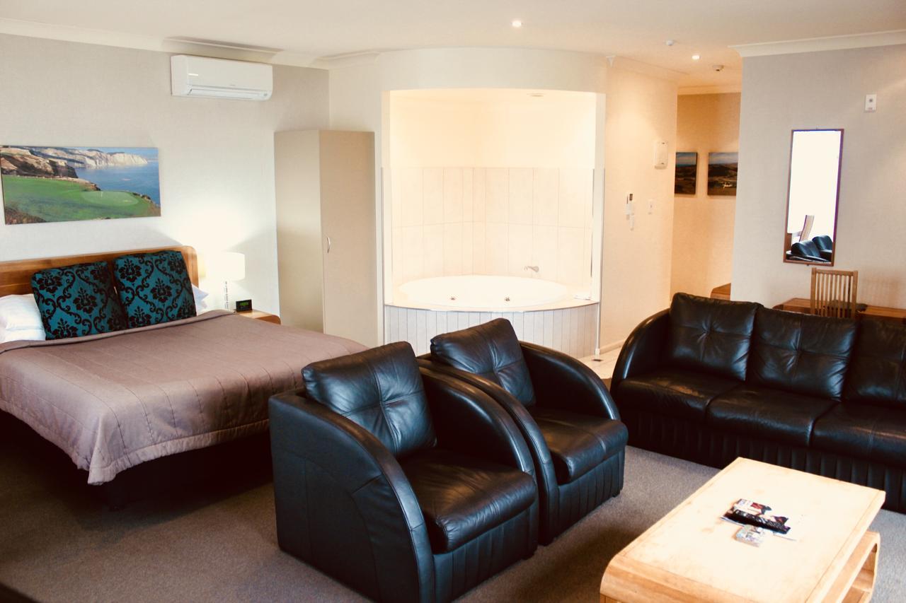 โรงแรม เดอะ นอติลุส เนเปียร์ ภายนอก รูปภาพ A suite at the hotel