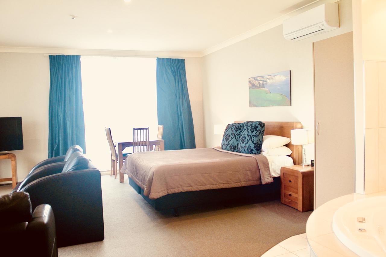 โรงแรม เดอะ นอติลุส เนเปียร์ ภายนอก รูปภาพ A typical studio apartment