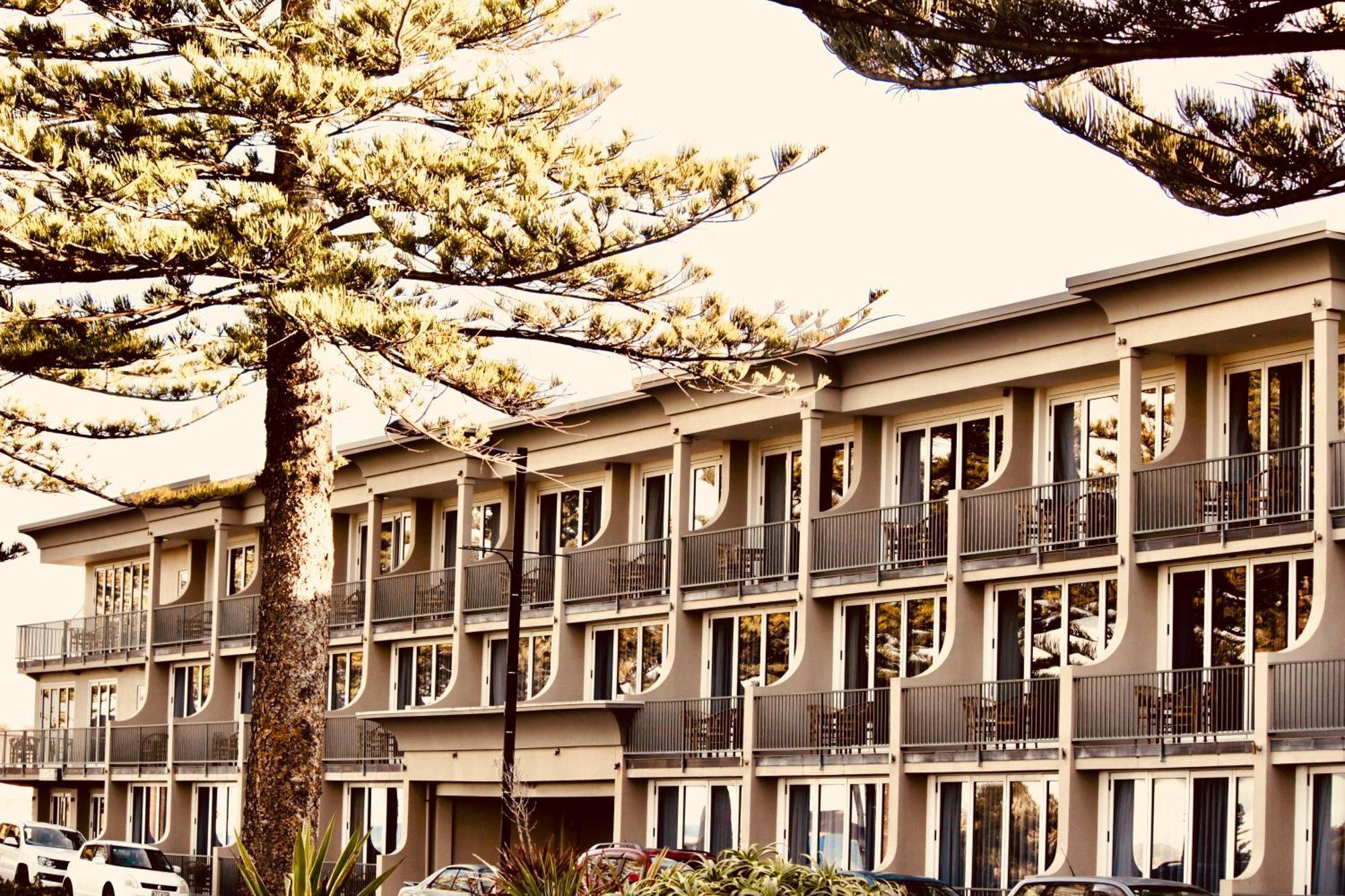โรงแรม เดอะ นอติลุส เนเปียร์ ภายนอก รูปภาพ The Surf Hotel