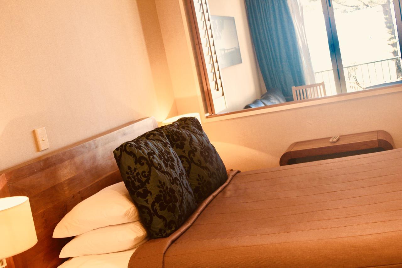 โรงแรม เดอะ นอติลุส เนเปียร์ ภายนอก รูปภาพ A room at the hotel